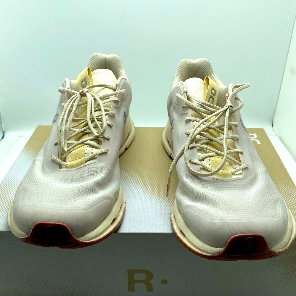 ON On Cloud Ivory THE ROGER Pro Sneakers Size 11